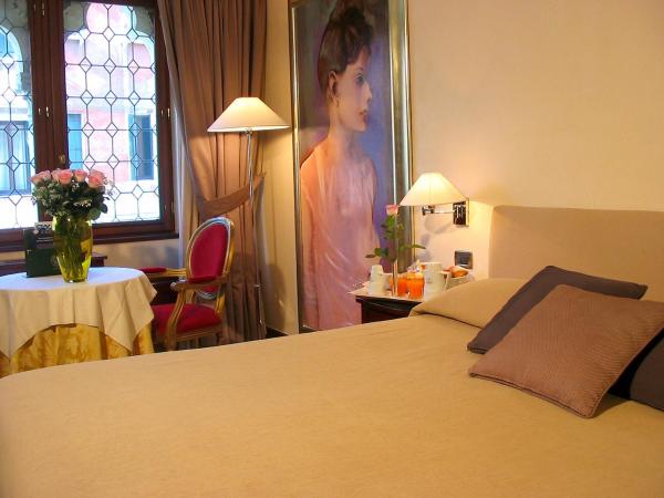 Hotel Liassidi Palace : photo 2 de la chambre chambre double deluxe - vue sur canal