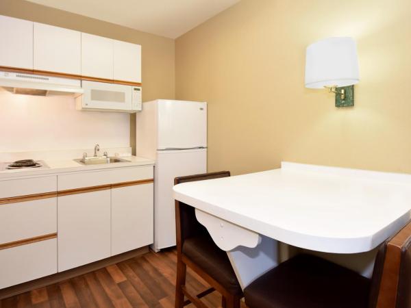 Extended Stay America Suites - Dallas - Coit Road : photo 8 de la chambre studio lit queen-size - non-fumeurs