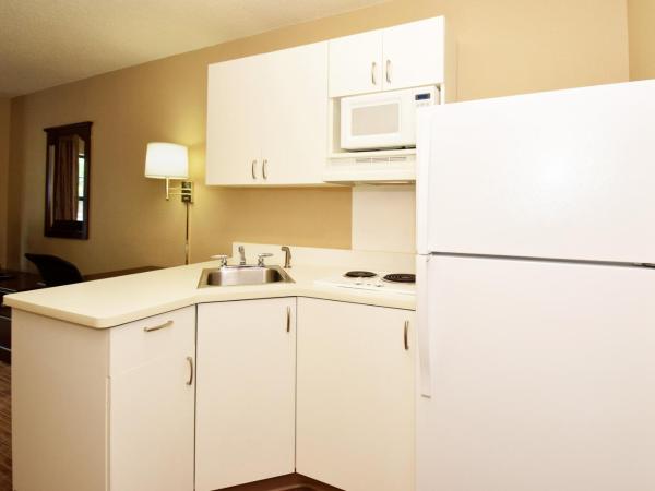 Extended Stay America Select Suites - Orlando - Maitland - 1760 Pembrook Dr : photo 10 de la chambre studio avec 1 lit queen-size - accessible aux personnes à mobilité réduite - non-fumeurs