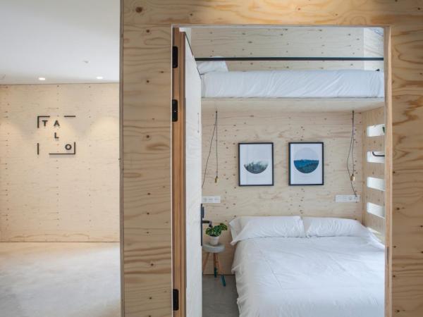 Talo Urban Rooms : photo 9 de la chambre chambre triple avec terrasse