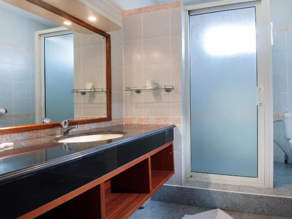 Le Palmiste Resort & Spa : photo 6 de la chambre chambre standard - vue sur piscine ou jardin