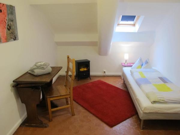 Villa Belle Rive : photo 7 de la chambre chambre simple Économique avec douche et toilettes communes