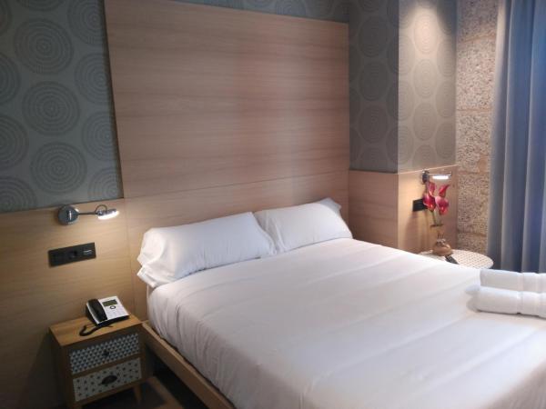 Hotel Atalaia : photo 1 de la chambre chambre double avec salle de bains privative