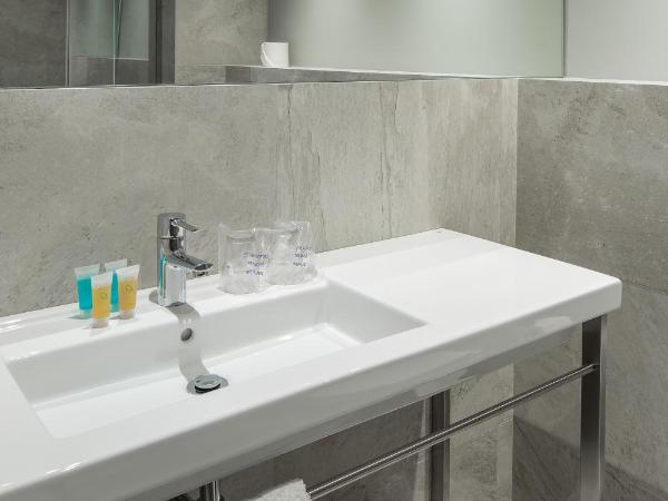 Hotel Atalaia : photo 2 de la chambre chambre double avec salle de bains privative