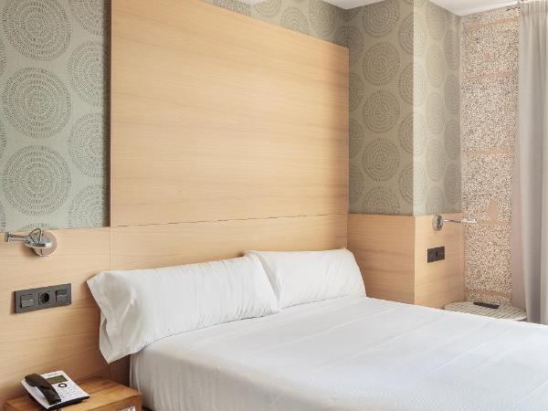 Hotel Atalaia : photo 6 de la chambre chambre double avec salle de bains privative