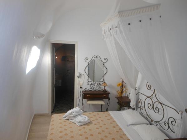 Nomikos Villas : photo 5 de la chambre appartement traditionnel près de la piscine