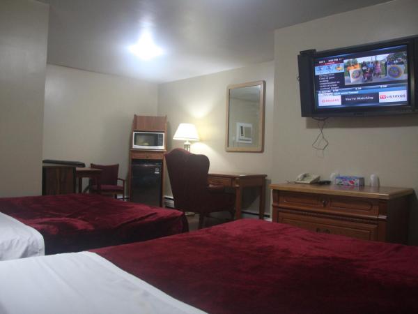 American Plaza Motel : photo 1 de la chambre chambre double avec 2 lits doubles