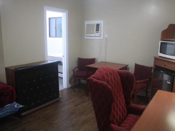 American Plaza Motel : photo 2 de la chambre chambre double avec 2 lits doubles