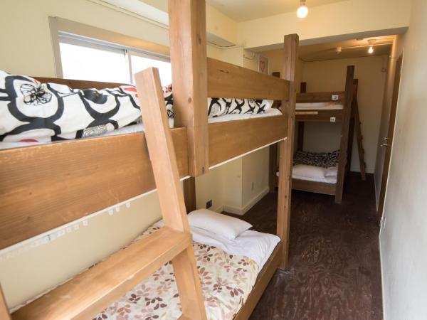 Hostel Q : photo 6 de la chambre chambre quadruple avec salle de bains commune