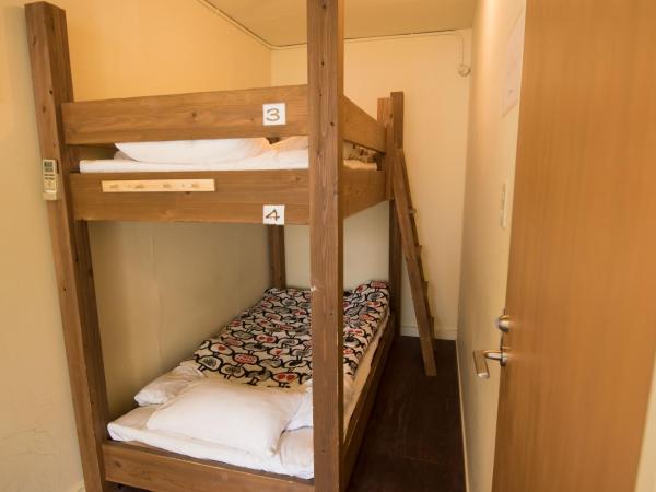 Hostel Q : photo 5 de la chambre chambre quadruple avec salle de bains commune