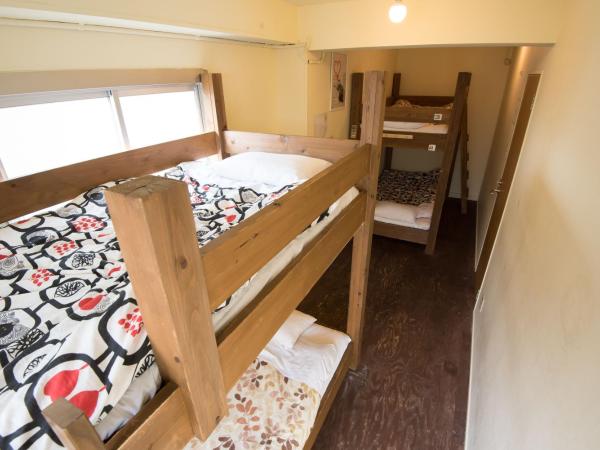Hostel Q : photo 8 de la chambre chambre quadruple avec salle de bains commune