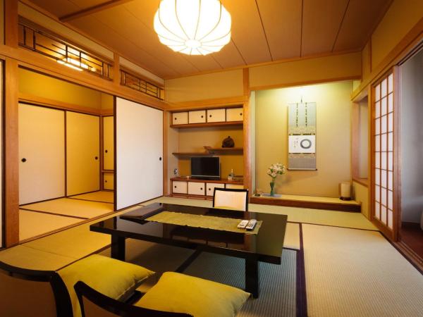 Kyoto Ryokan Kinoe : photo 1 de la chambre chambre de style japonais avec 10 tatamis et salle de bains privative