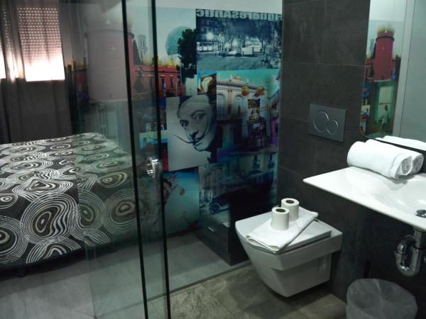 Bed&Breakfast 10 GIRONA : photo 2 de la chambre chambre simple avec salle de bains privative