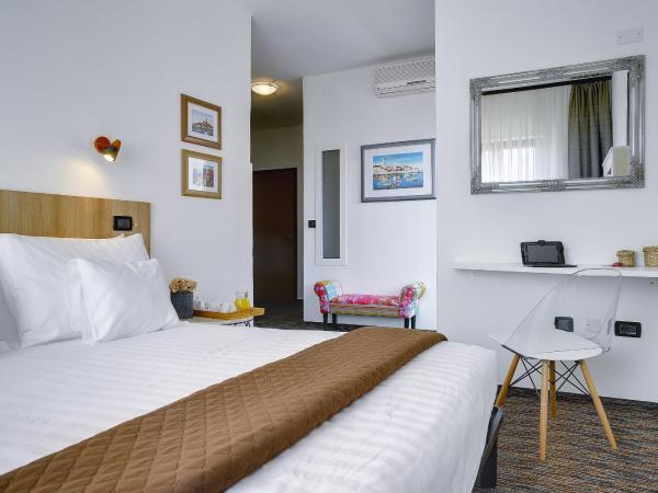 Villa Milli B&B : photo 7 de la chambre chambre double ou lits jumeaux deluxe avec balcon