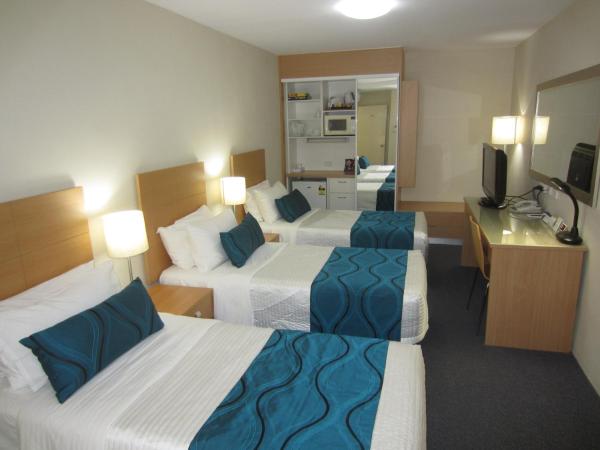 Best Western Airport 85 Motel : photo 4 de la chambre chambre standard avec 3 lits simples