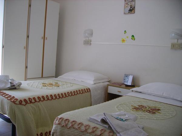 Albergo Maria Gabriella : photo 7 de la chambre chambre double ou lits jumeaux avec balcon