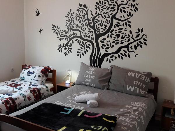 Hostel IN Club : photo 1 de la chambre chambre familiale avec salle de bains privative