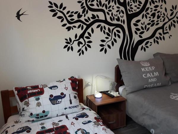 Hostel IN Club : photo 2 de la chambre chambre familiale avec salle de bains privative