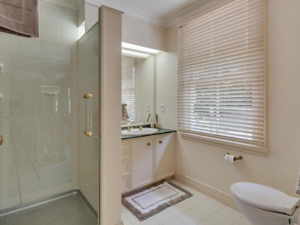 Bellevue Boutique Lodge : photo 4 de la chambre suite avec salle de bains privative séparée