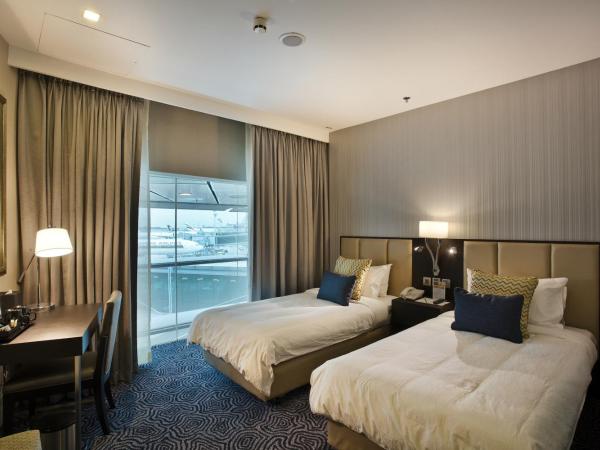 Ambassador Transit Hotel - Terminal 3 : photo 10 de la chambre chambre lits jumeaux - 12 heures d'utilisation