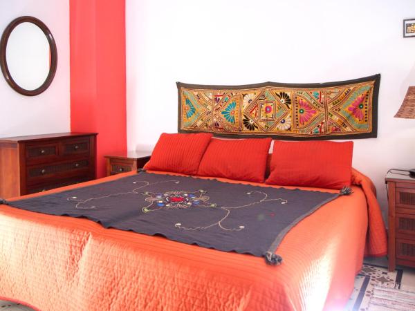 Villa Alicia Guest House : photo 7 de la chambre chambre double avec salle de bains commune