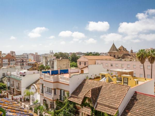 Villa Alicia Guest House : photo 9 de la chambre chambre double avec terrasse et salle de bains privative