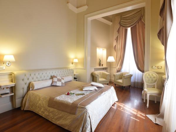 Suite Hotel Santa Chiara : photo 5 de la chambre chambre double ou lits jumeaux supérieure avec vue sur ville