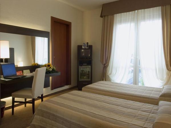 Hotel Fiera Wellness & Spa : photo 4 de la chambre chambre lits jumeaux