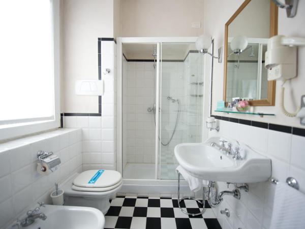 Hotel Mercure Milano Centro : photo 1 de la chambre chambre double supérieure avec vue - non-fumeurs