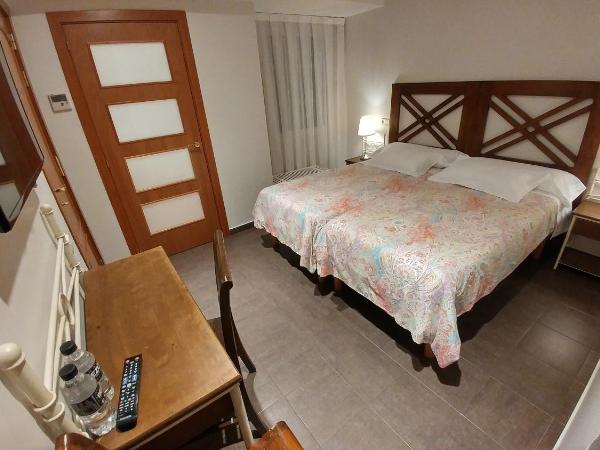 La Ciudadela : photo 2 de la chambre chambre lits jumeaux (vue intérieure)