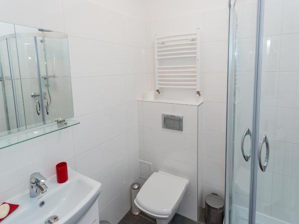 Grey House : photo 10 de la chambre chambre double avec salle de bains privative