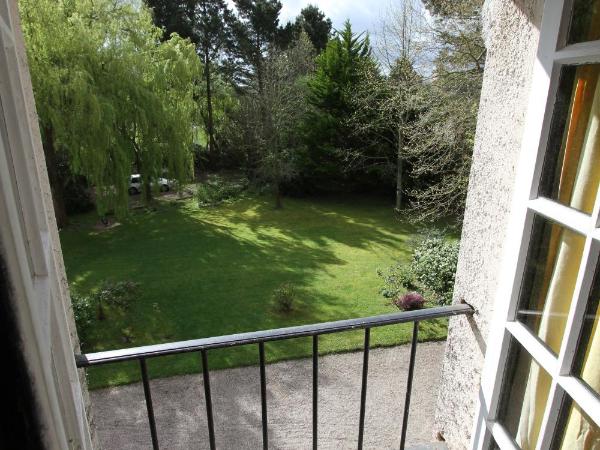 La Haute Flourie - bed and breakfast -chambres d'hôtes : photo 5 de la chambre chambre double - vue sur jardin