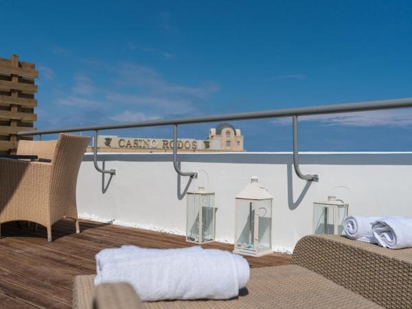 City Center Hotel : photo 10 de la chambre suite avec jacuzzi en plein air (ou bain à remous/baignoire spa)