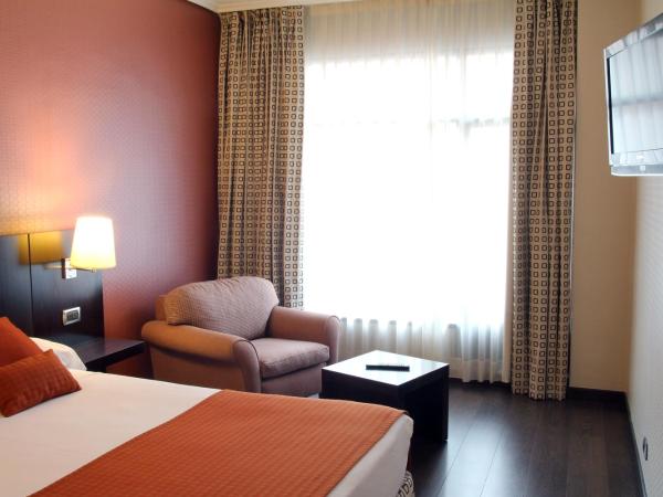 Hotel Conde Duque Bilbao : photo 6 de la chambre chambre double supérieure avec balcon