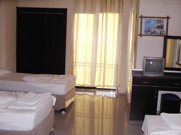 Hotel Melike : photo 4 de la chambre chambre triple avec balcon