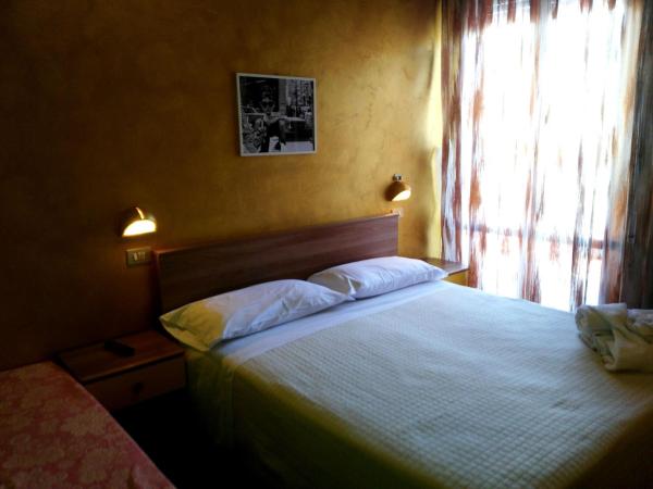 Hotel Simon : photo 1 de la chambre chambre double ou lits jumeaux Économique 