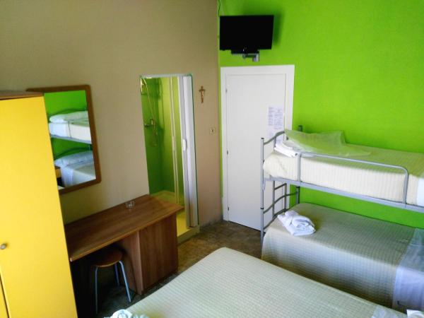 Hotel Simon : photo 2 de la chambre chambre quadruple