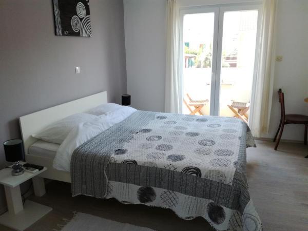 Guest House Dragić - Anex : photo 7 de la chambre chambre double deluxe avec balcon