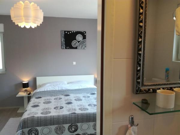 Guest House Dragić - Anex : photo 6 de la chambre chambre double deluxe avec balcon