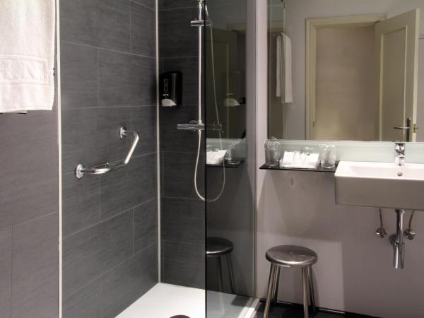 Hotel Conde Duque Bilbao : photo 5 de la chambre chambre lits jumeaux supérieure avec vue sur rue