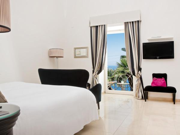 Villa Marina Capri Hotel & Spa : photo 2 de la chambre chambre de luxe avec vue sur la mer