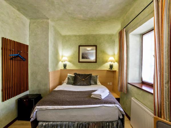 Pension U Hada : photo 2 de la chambre chambre double Économique avec salle de bains privative séparée