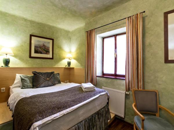 Pension U Hada : photo 1 de la chambre chambre double Économique avec salle de bains privative séparée