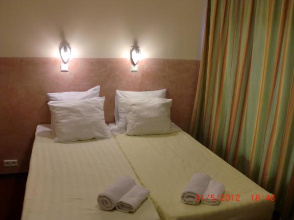 Budget Hotel Neutraal : photo 3 de la chambre petite chambre triple