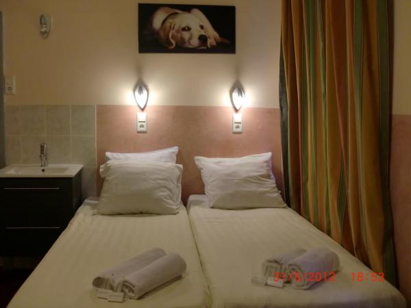 Budget Hotel Neutraal : photo 5 de la chambre petite chambre quadruple