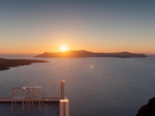 Villa Renos Hotel : photo 1 de la chambre grande suite avec jacuzzi - vue sur caldeira