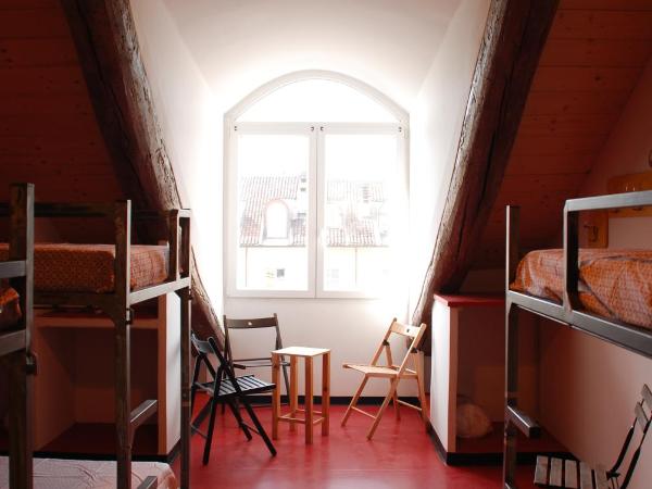 Attic Hostel Torino : photo 1 de la chambre lit dans dortoir mixte de 6 lits