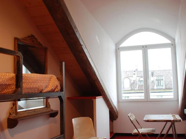 Attic Hostel Torino : photo 1 de la chambre lit dans dortoir mixte de 4 lits