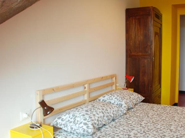 Attic Hostel Torino : photo 2 de la chambre chambre double avec salle de bains commune