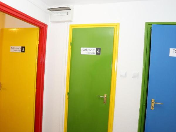 Mezzo Budapest : photo 1 de la chambre petite chambre lits jumeaux avec salle de bains privative externe